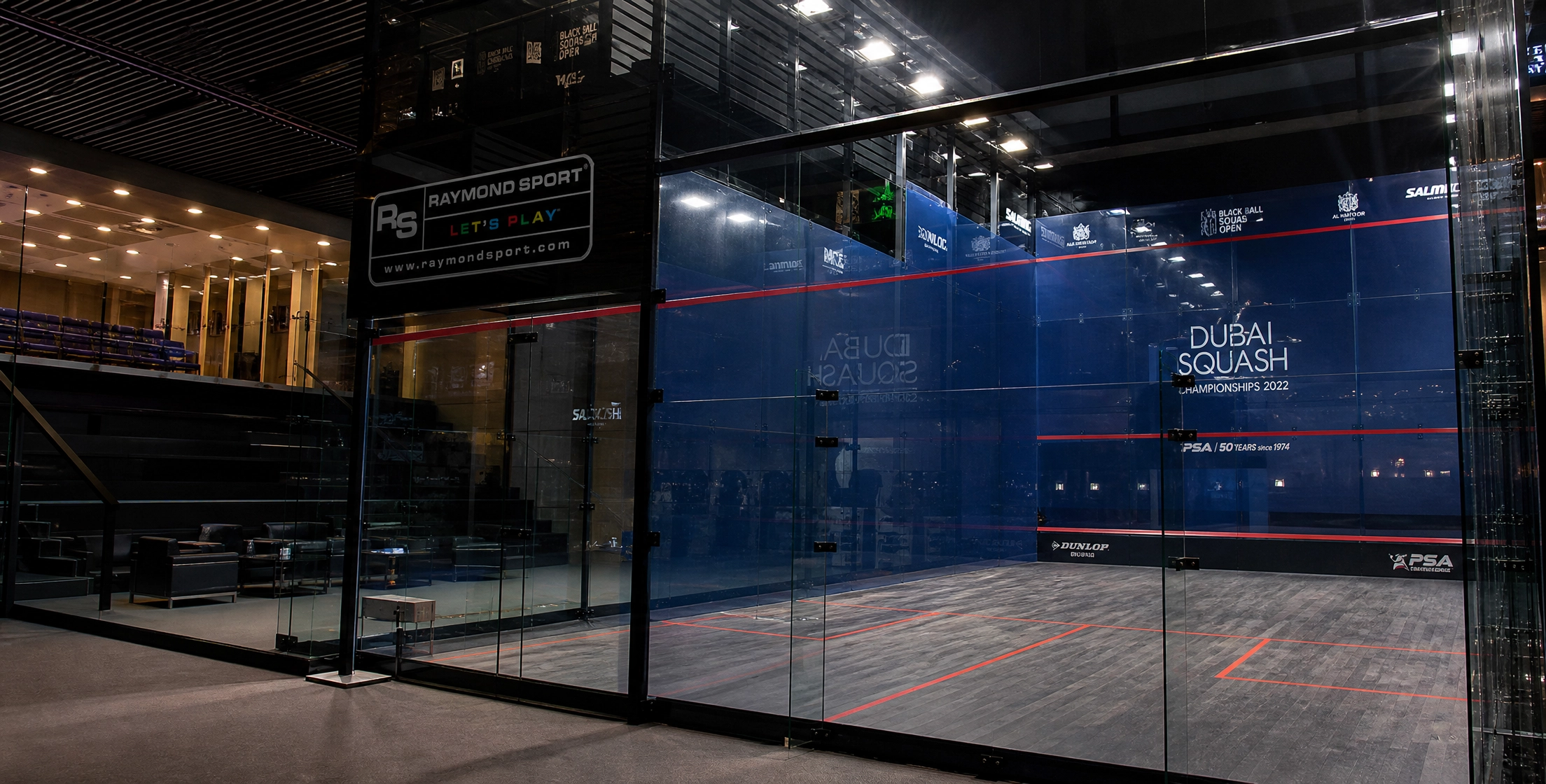 Full glass squash show court installed in the UAE by Raymond Sport