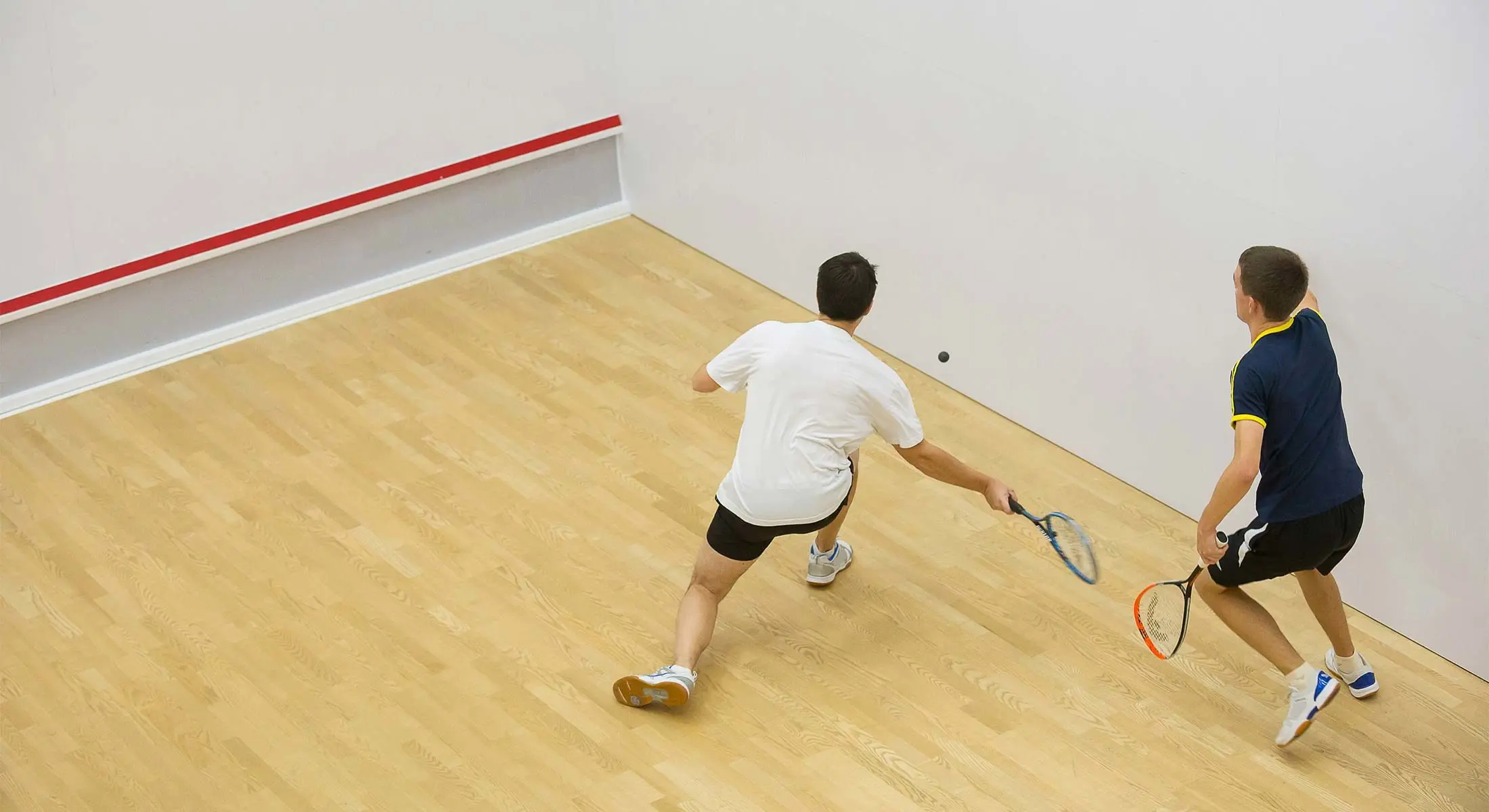 Squash court construction with glass back wall by Raymond Sport in Dubai, UAE