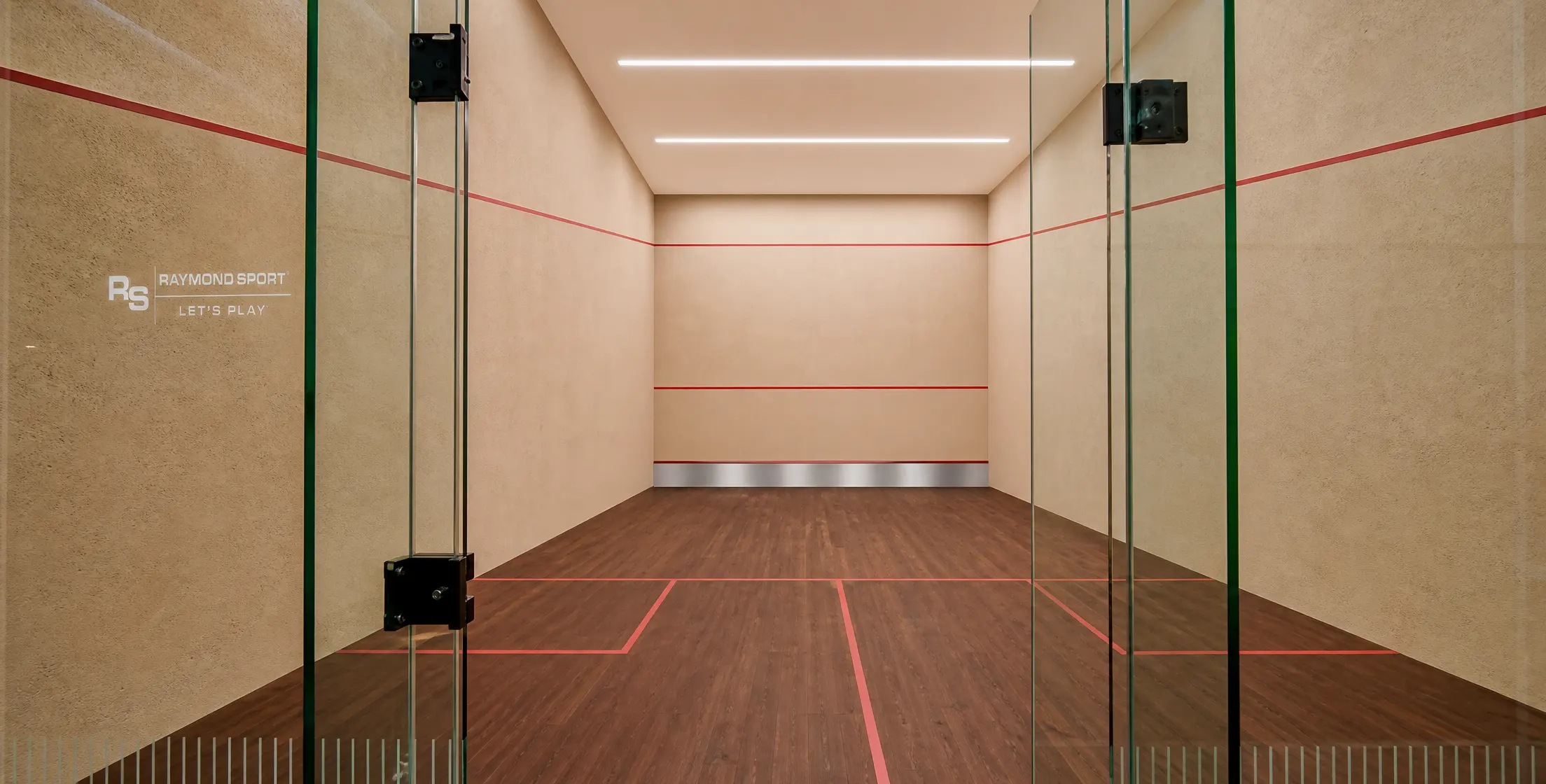 Plastered render squash court walls built by Raymond Sport in the UAE